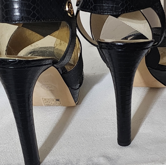 MICHAEL KORS  ELASTICIZED CROSS STARP SNAKE PRINT PLATFORMS - Picture 3 of 6